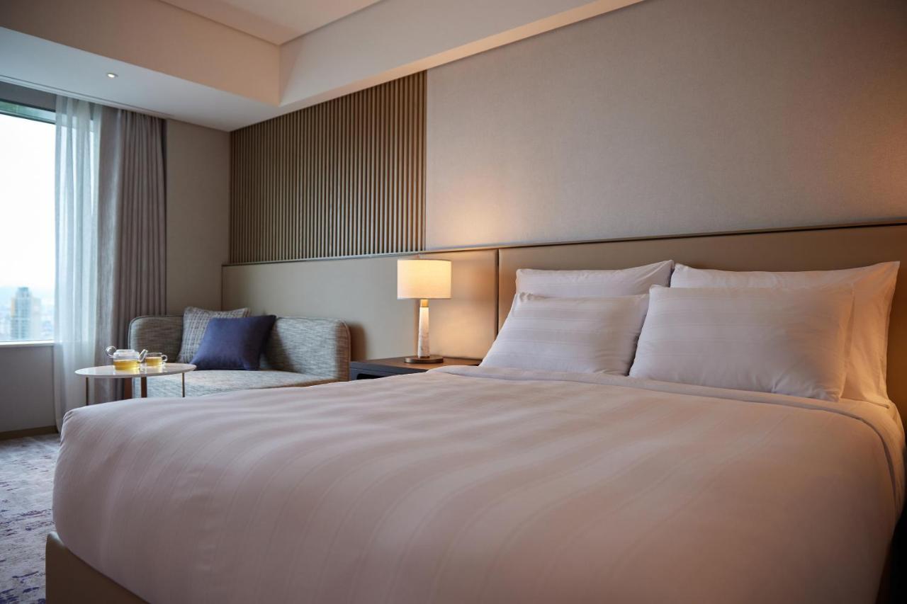 Lotte Hotel World Seoul Exterior photo Deluxe Room