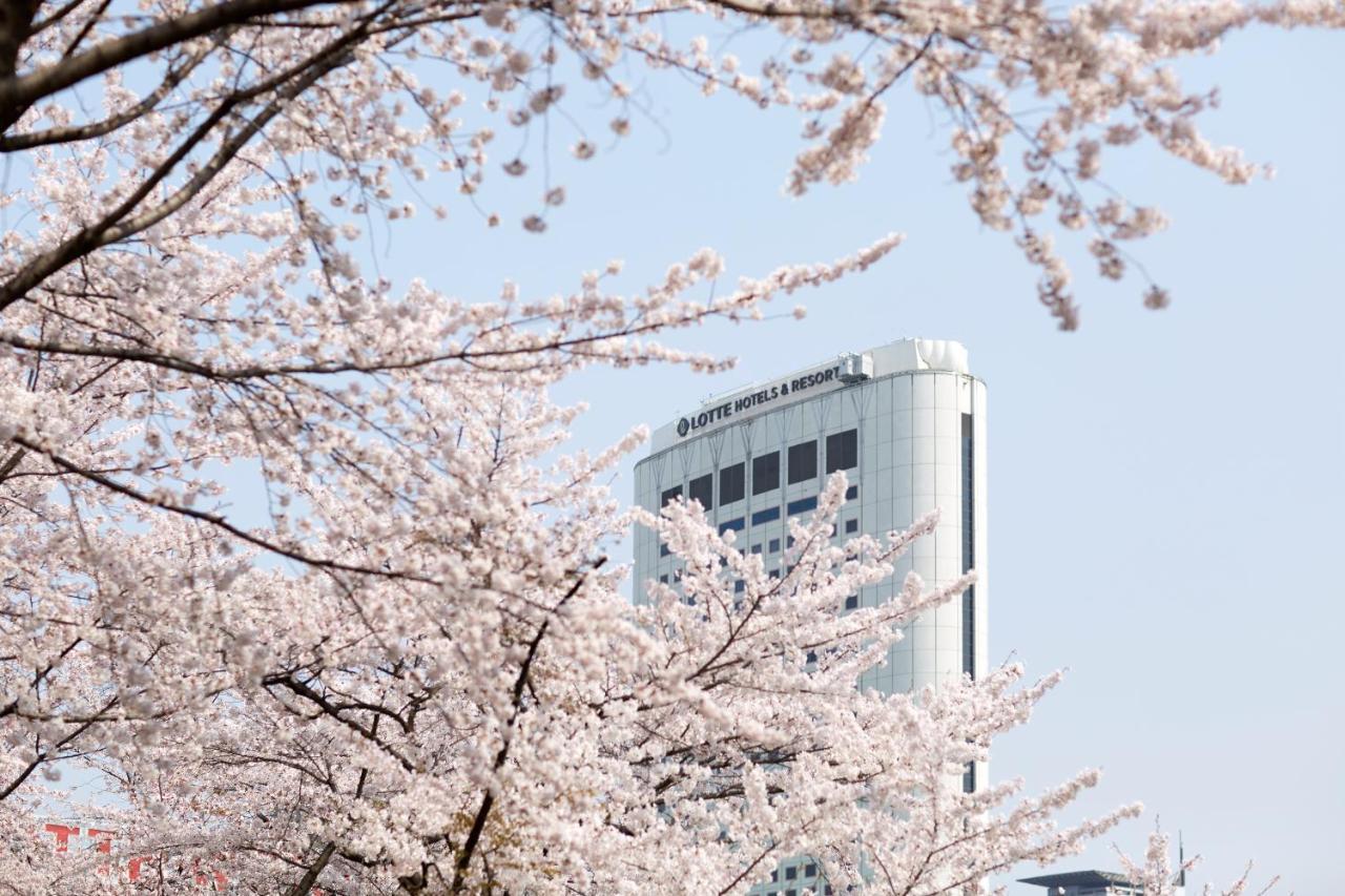 Lotte Hotel World Seoul Exterior photo South Korea Institute for International Affairs