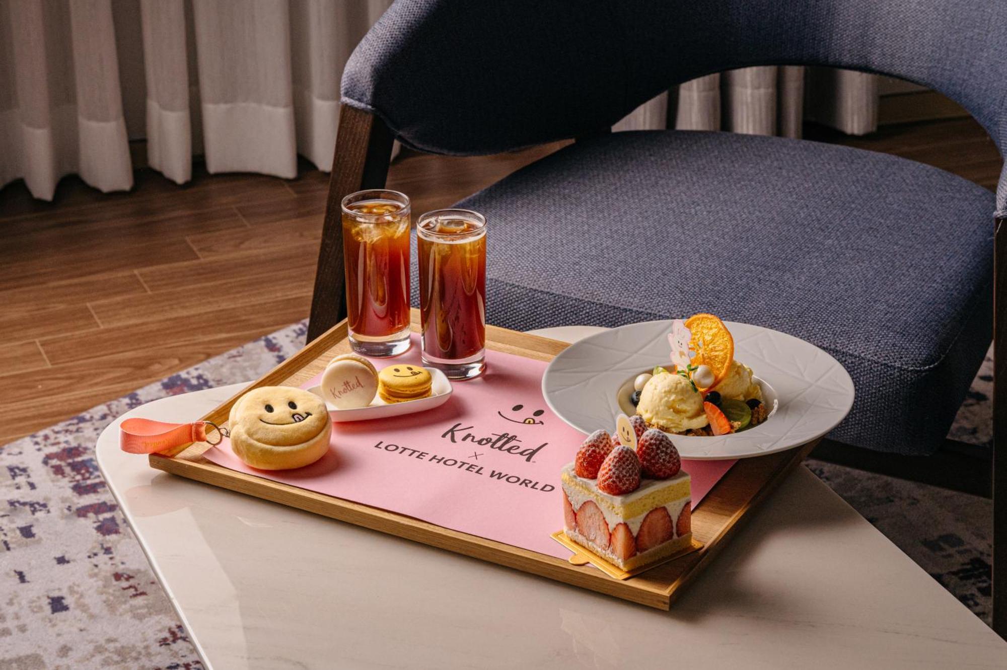 Lotte Hotel World Seoul Exterior photo Room service at the Hotel