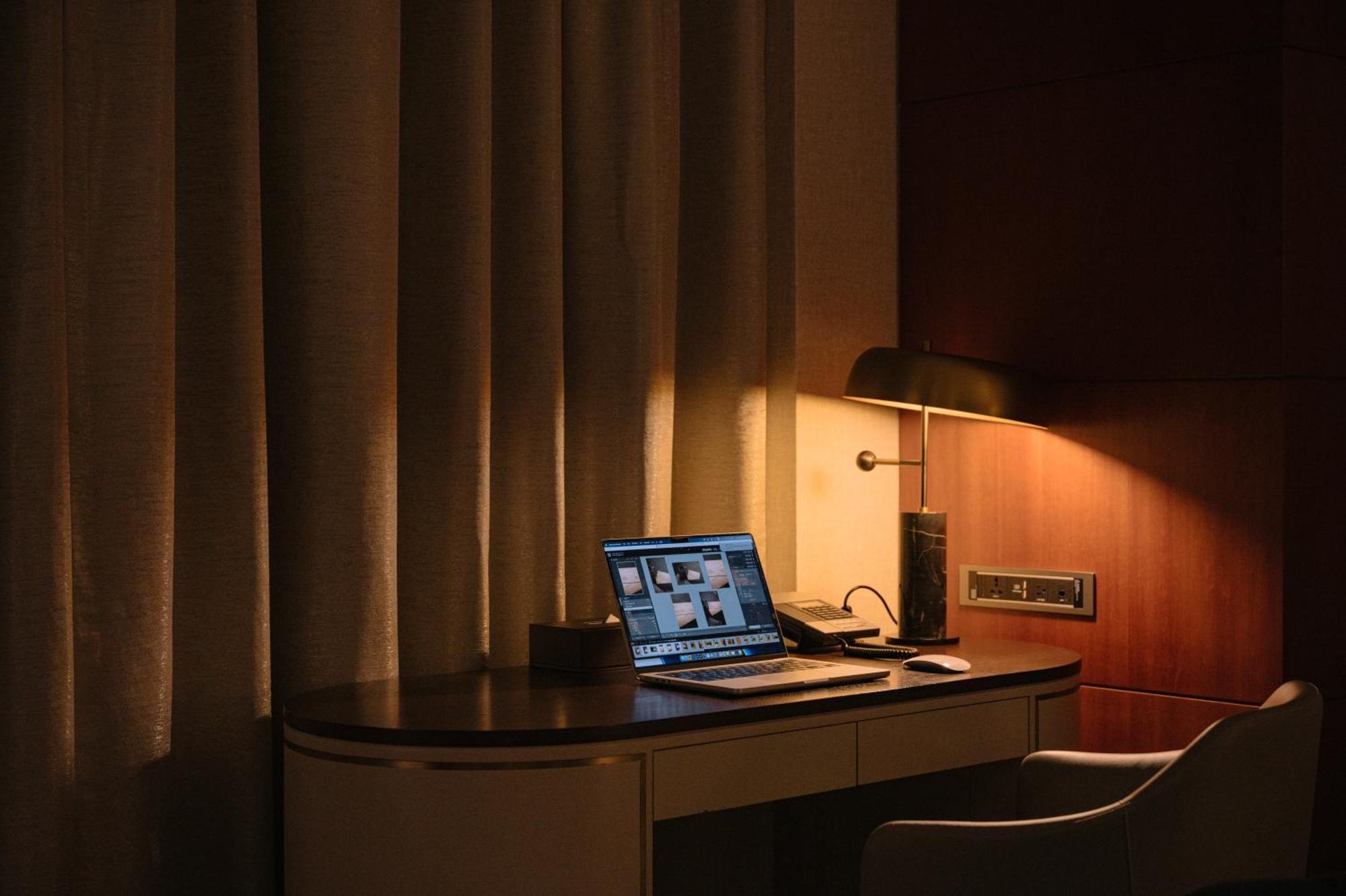 Lotte Hotel World Seoul Exterior photo A desk lamp