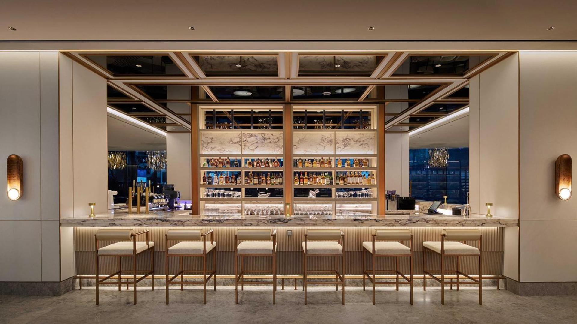 Lotte Hotel World Seoul Exterior photo The bar at the 360° Lounge